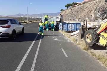 Limpieza retira 25.000 kilos de escombros ilegales de Jinámar (Foto TA)